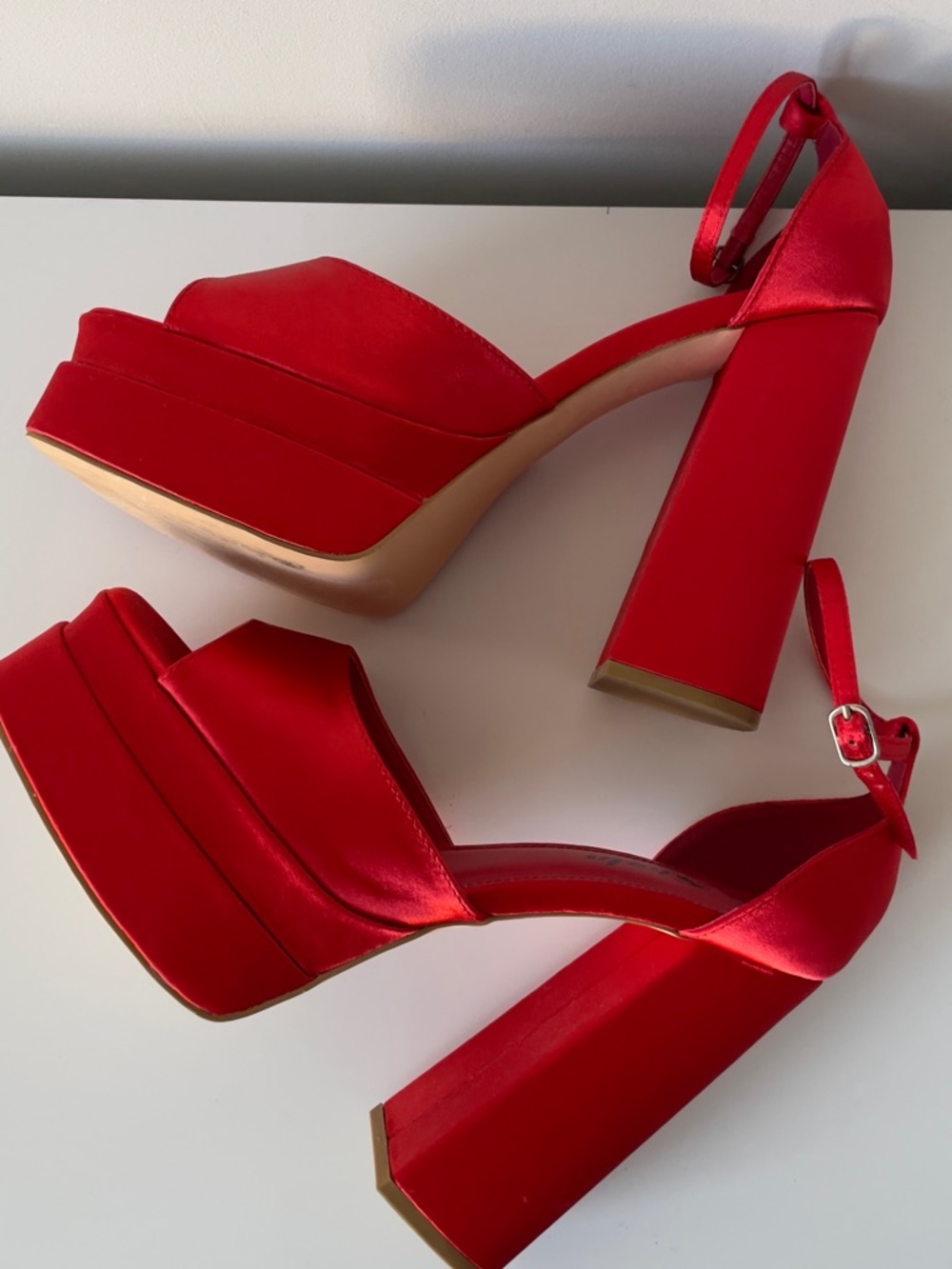 Red Platform heels - Picture 4 of 5